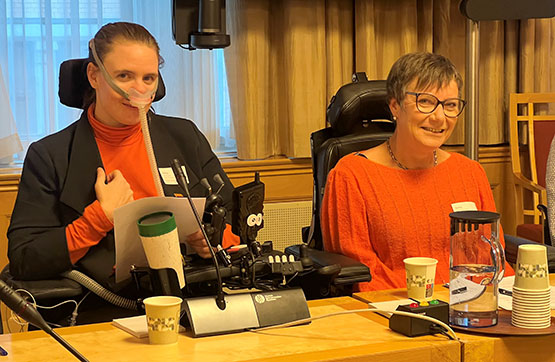 Ingrid Thunem og Tove Linnea Brandvik i høringssal